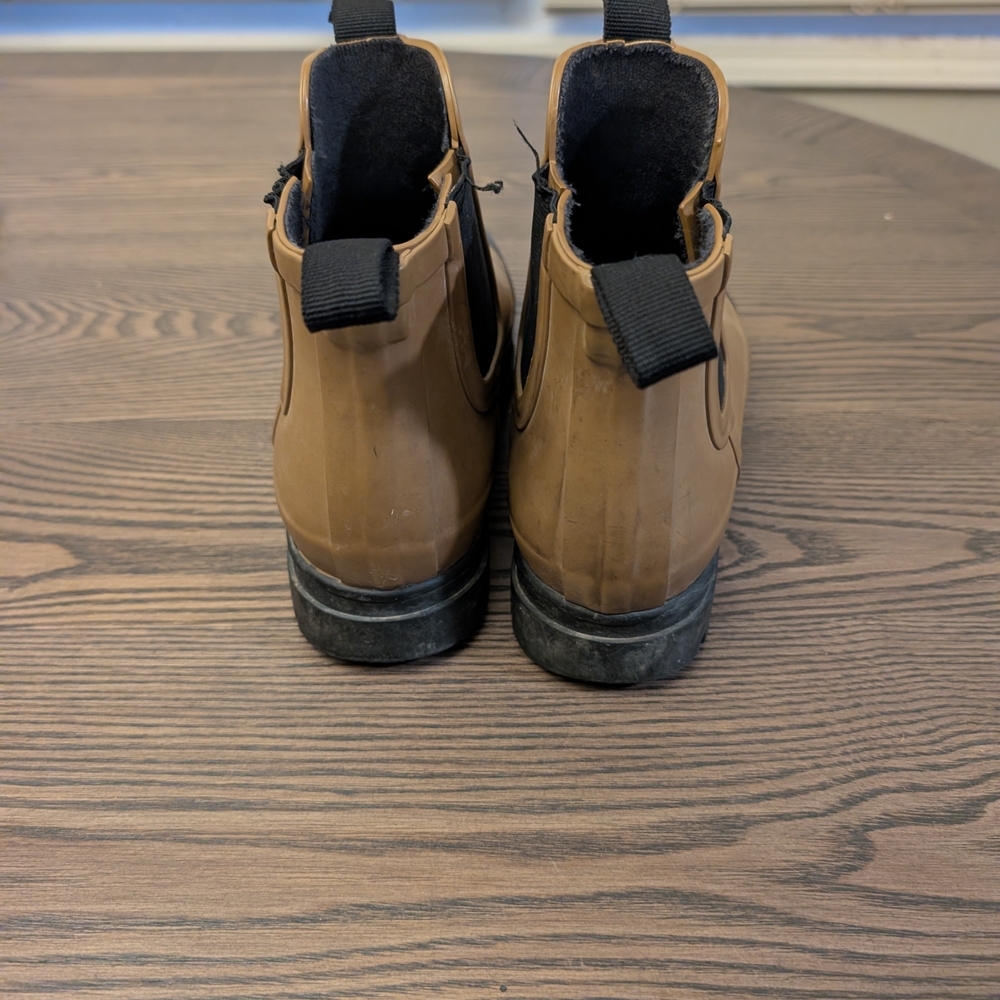Everlane Tan and Black Rain Boots Size 6 - Picture 3 of 6